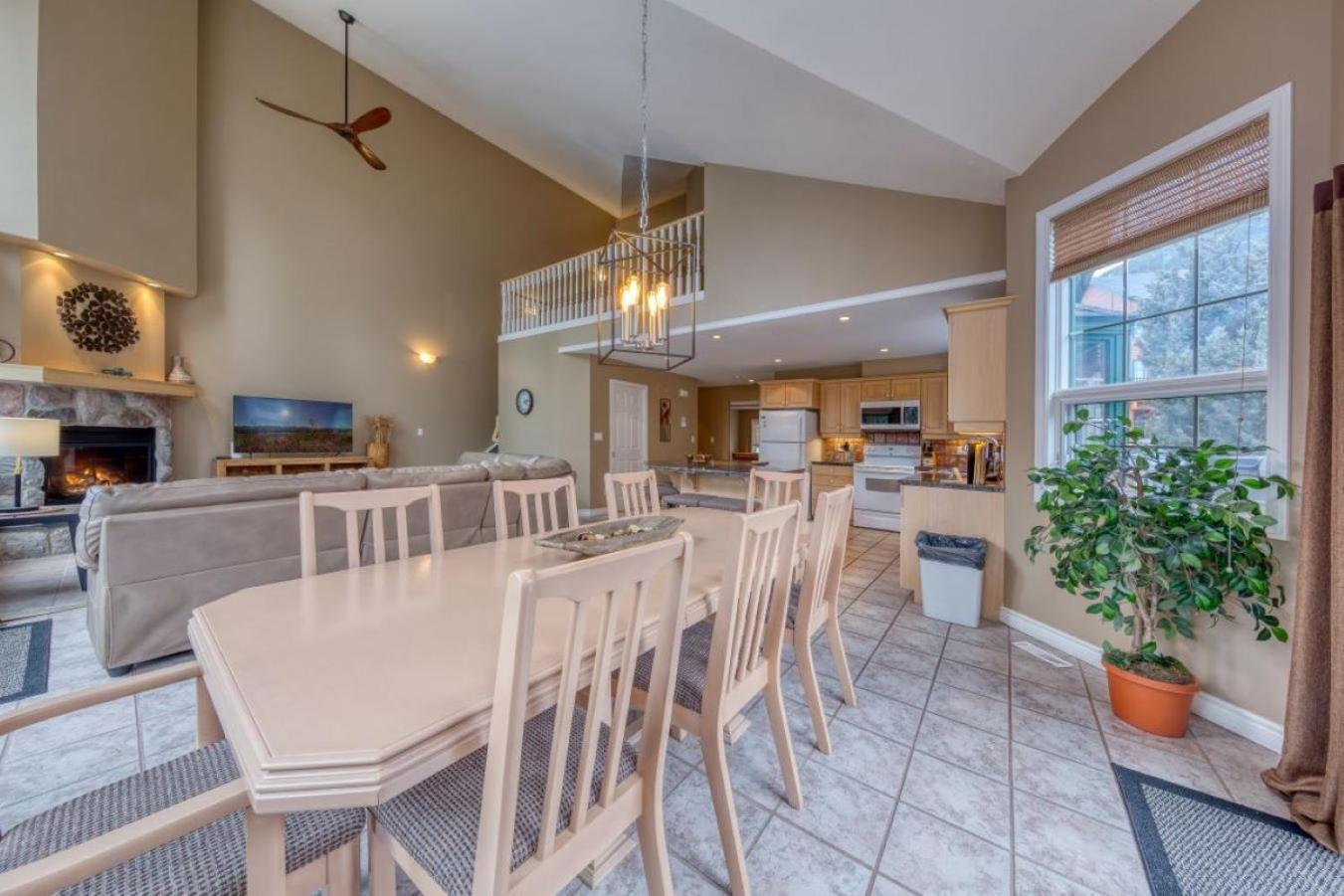 Marble Canyon Apartment *